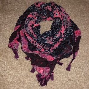 American Eagle Fashion Tassel Scarf NWOT